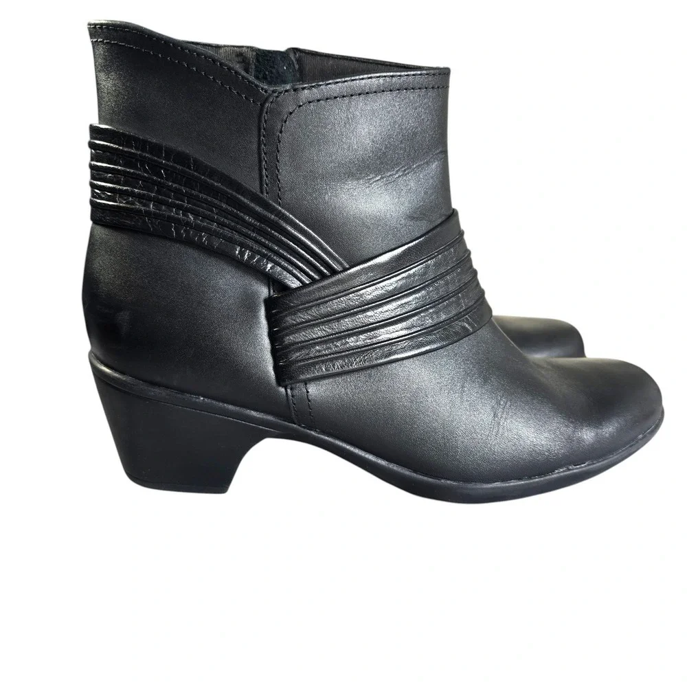 Clarks Leather Pleated Ankle Boots Womens Black Size 9M‎ Low Block Heel Comfort